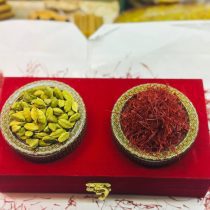 زعفران سوپرنگین رویال صادراتی+پک مخملی قفل طلای +دوعددقوطی خاتم زرین+4گرم زعفران نگین رویال+دومثقال هل جانبو اعلا