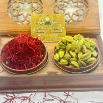 زعفران سوپرنگین ۱/۵گرم رویال صادراتی رضوی قائنات پرشده از برندایرانجان+یک مثقال هل جانبو+دوعددظرف خاتم کاری+پک چوبی مخصوص هدیه