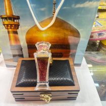 پک چوبی سنتتی باروکش چرمی لوکس وقفل طلائی+ شیشه برلیان +یک گرم زعفران سوپرنگین قائنات صادراتی+چندعددغنچه گل محمدی